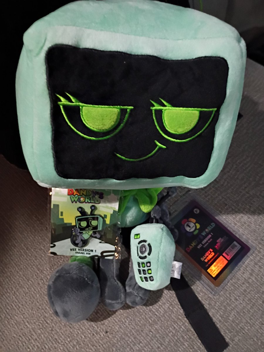 peridot_dj's tweet photo. My Vee Plushie Is Here๐ญ๐ฅบโฅ๏ธ๐บ #dandysworld @shopculturefly #vee #veeversionone #veeplush https://t.co/P0GlQhnvo0