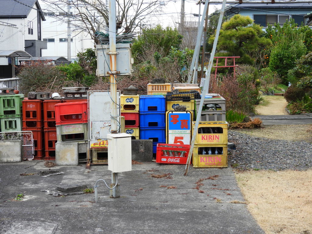 その軒先に置かれていた森永アイスクリームのベンチが懐かしいですね