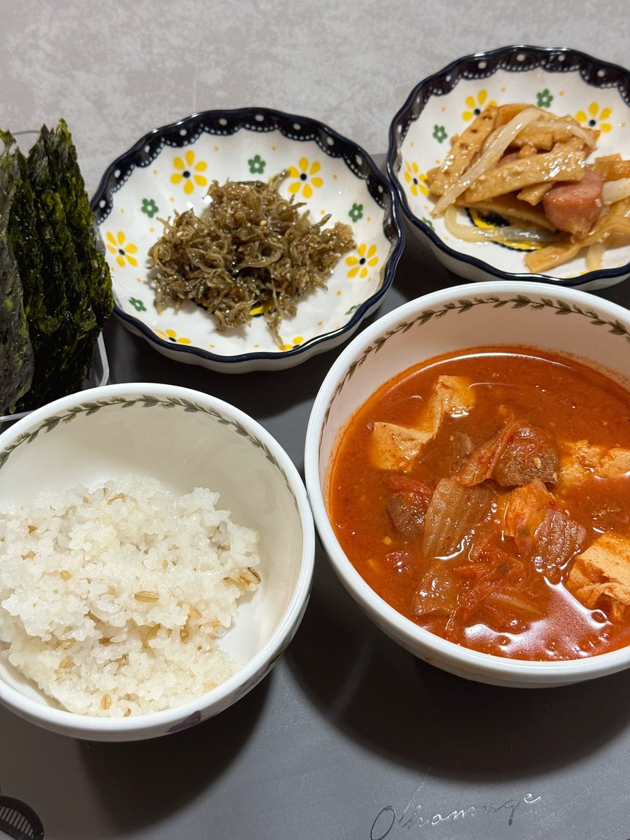 chuu181754's tweet photo. 평생 엄마 밥 먹으면서 학교 다니고싶음 . . https://t.co/LF2mZIHGi4