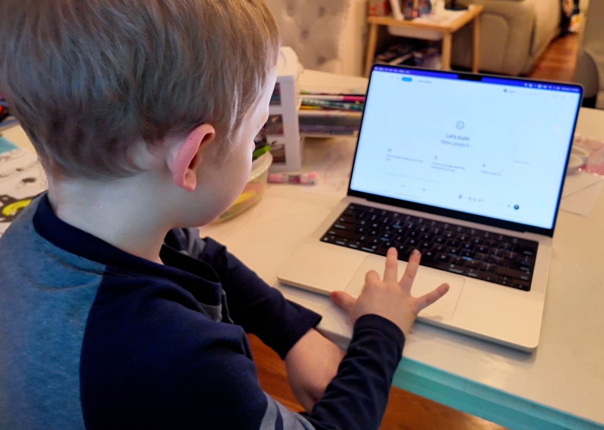 Lena Hall 🔜 KubeCon EU tweet media