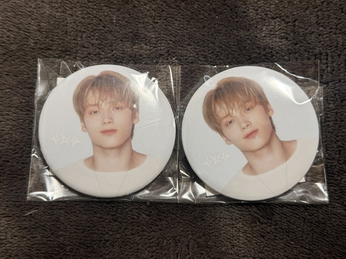 o0oon_ssl's tweet photo. @chyj_13 初めまして。検索より失礼します。
白缶バッジヒュニンカイを所持しております。
大阪のファンチュンとの交換は可能でしょうか??2:1の交換を考えております。
ご検討よろしくお願いします🙇🏻‍♀️ https://t.co/C0KKyWvovO