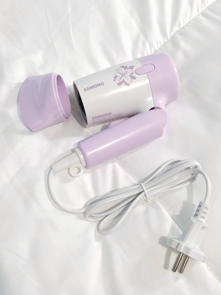syupocat's tweet photo. beli karena butuh dan ada yang review ni hair dryer murah tapi awett💯

💌 https://t.co/wTvCR8RY21

• cuma 300watt⚡ dan bisa dilipat 
• ukurannya sedeng &amp; ga berat
• anginya lumayan kenceng
• ada 2 level angin + ada angin dingin
• rambutku sebahu, bisa kering 5-8 menitan https://t.co/Tl4rTVIsoX