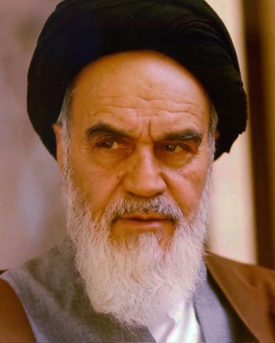 kafirliberal's tweet photo. #DibawahBenderaRevolusi #RevolusiMerdesa 
#Iran 
#Khamenei Republik Islam Iran,
#AyatollahKhomeini terinsipasi pada buku #Soekarno: DIBAWAH BENDERA REVOLUSI 
ketika hijrah di Paris untuk studi #REVOLUSI #Merdesa #RevolusiMerdesa https://t.co/fOGaSN1Ev7