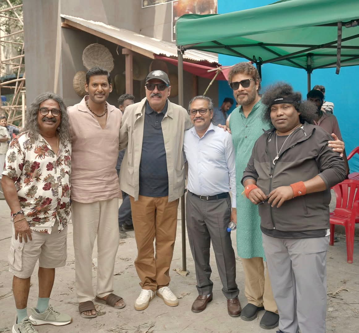 PRO KARTHIK tweet media