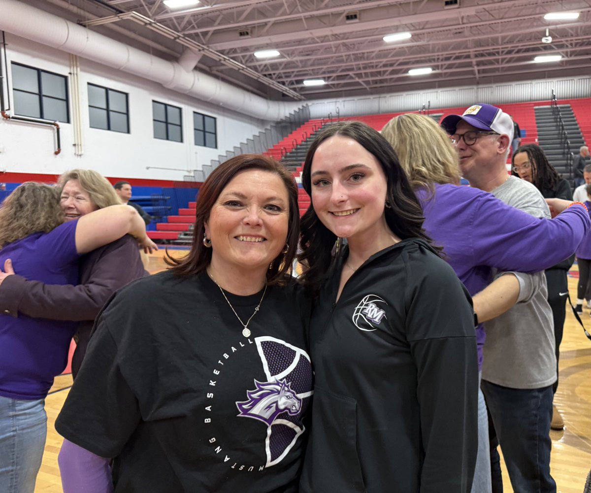 mary luckritz tweet media