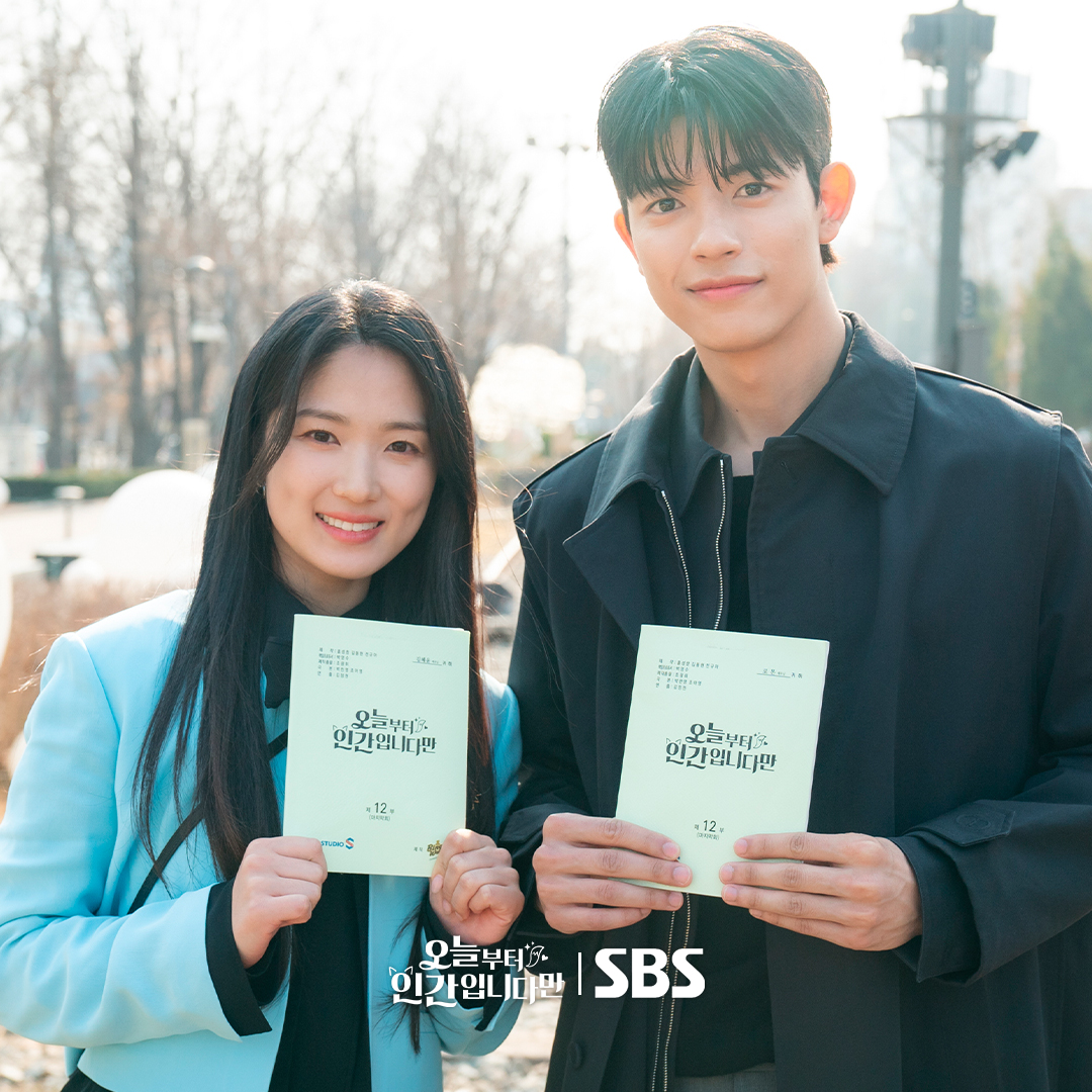 수년을 돌고 돌아 결국 함께 하게 된 은호시열
언제 어디서나 항상 행복하길💘

지금까지 SBS 금토드라마 <오늘부터 인간입니다만>을
사랑해 주셔서 감사합니다🩵

#SBS금토드라마 #오늘부터인간입니다만
#Notailtotell #오늘부터인간입니다만스틸 #스틸
#김혜윤 #로몬