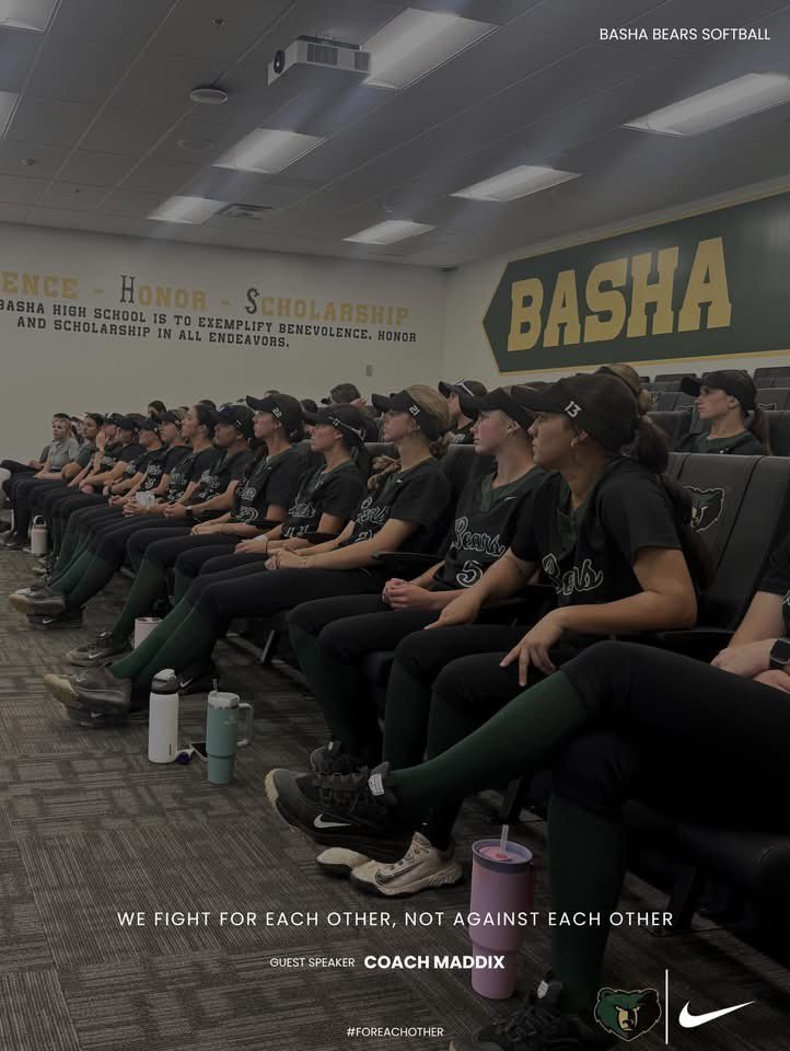 basha_softball's tweet photo. Development doesn’t just happen on the field. 🔒
This season, our Bears will work to build championship traits: mutual respect, honest communication, and strong team chemistry. Thank you @CoachMaddix
for last week’s lesson! 💚🐻
#foreachother #bashabearssoftball https://t.co/yNP6ocHEq3