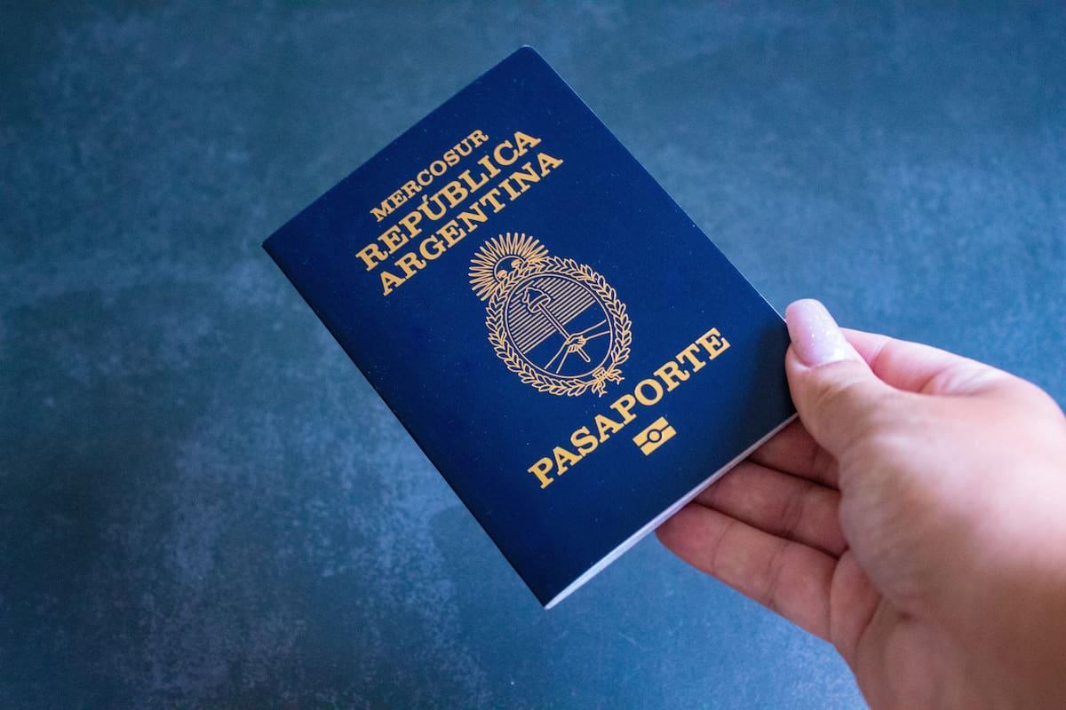 El Gobierno autorizó subas en los costos para tramitar el pasaporte argentino a.ln.com.ar/406HCtW