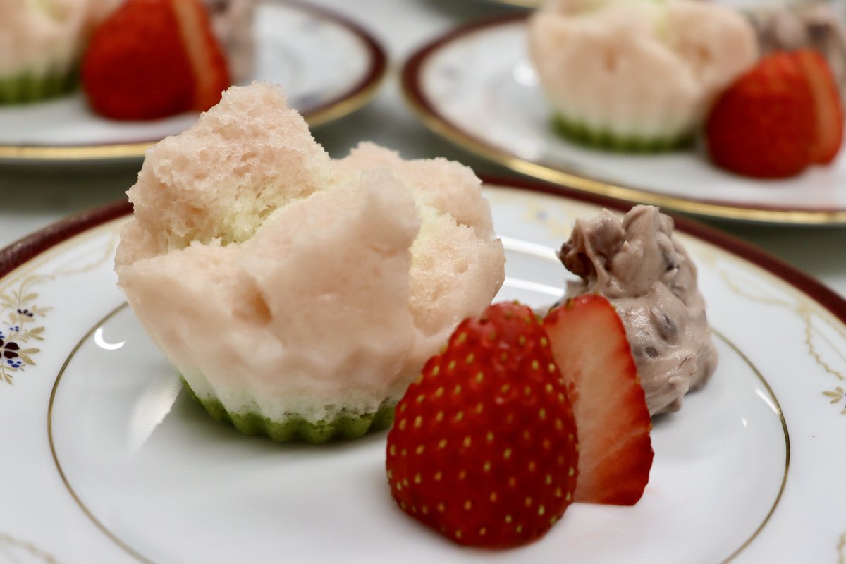 KichijojiExcel's tweet photo. 今日はひな祭り🎎ということでパティシエが三色蒸しパンを作ってくれましたー
かわいい😍 https://t.co/4oq9ZF5DPV