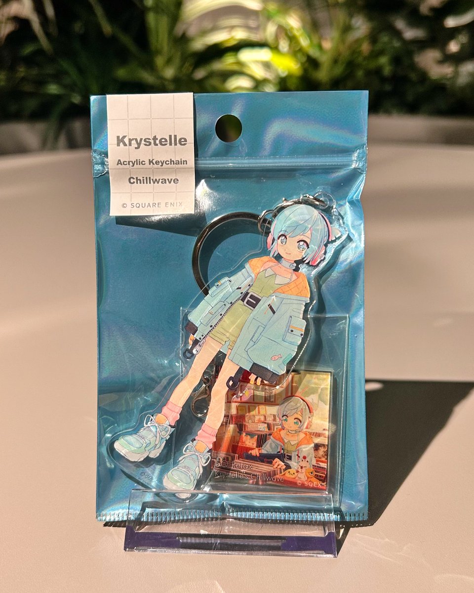 SQEX_MD_GOODS's tweet image. [📣] 明日発売！
音楽商品『SQ Relax - Krystelle's Chillwave』のリリースを記念して、#SEM チャンネル『Chill SQUARE ENIX MUSIC 24/7』のマスコットキャラクター・クリステルの関連グッズが登場！

💎 クリステル アクリルキーホルダー - Chillwave
store.jp.square-enix.com/item/MWZ0198.h…

💎 クリステル