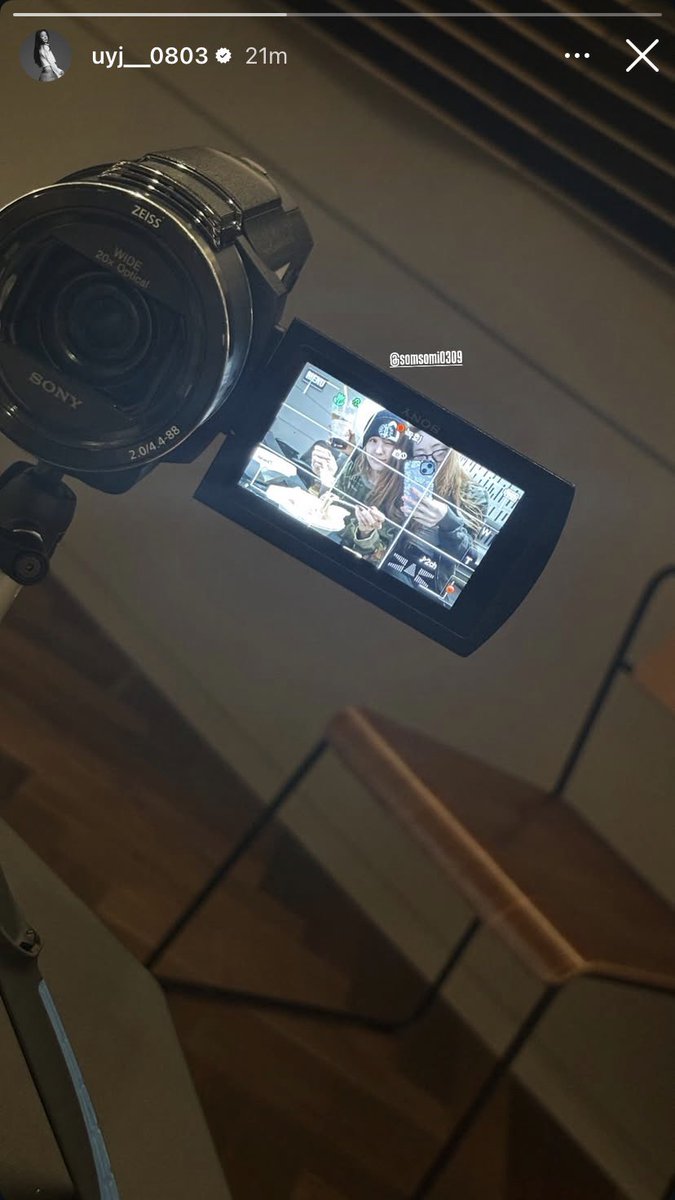 Yeonjung w/ Somi on the recording now 🥹