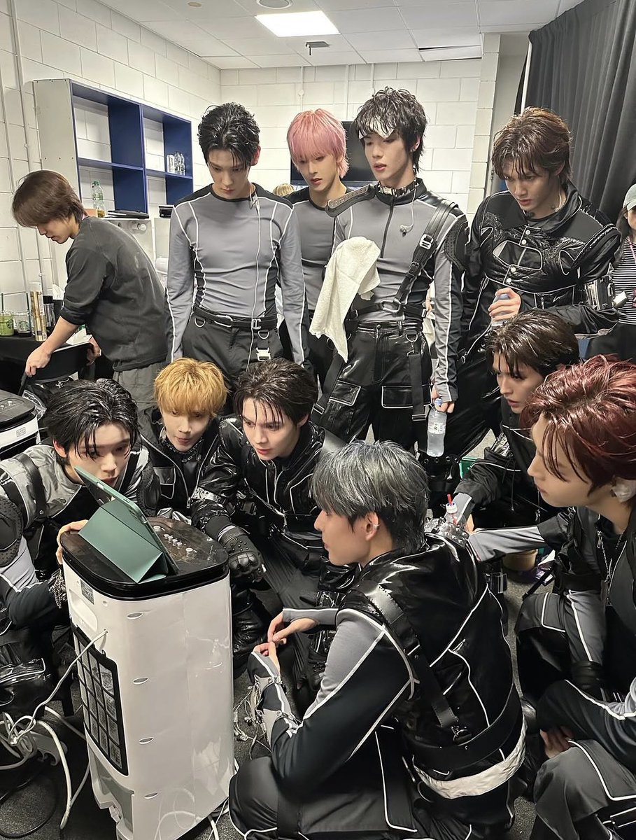 SMTR_HAMIN's tweet photo. SMTOWN LIVE in LONDON 미공개 사진📸

#SMTR25 #SMTR2025 #HARU #HAMIN #SMNBG #하민 #이하민 #하루 #ハミン #河民 https://t.co/L6dASl0jnp