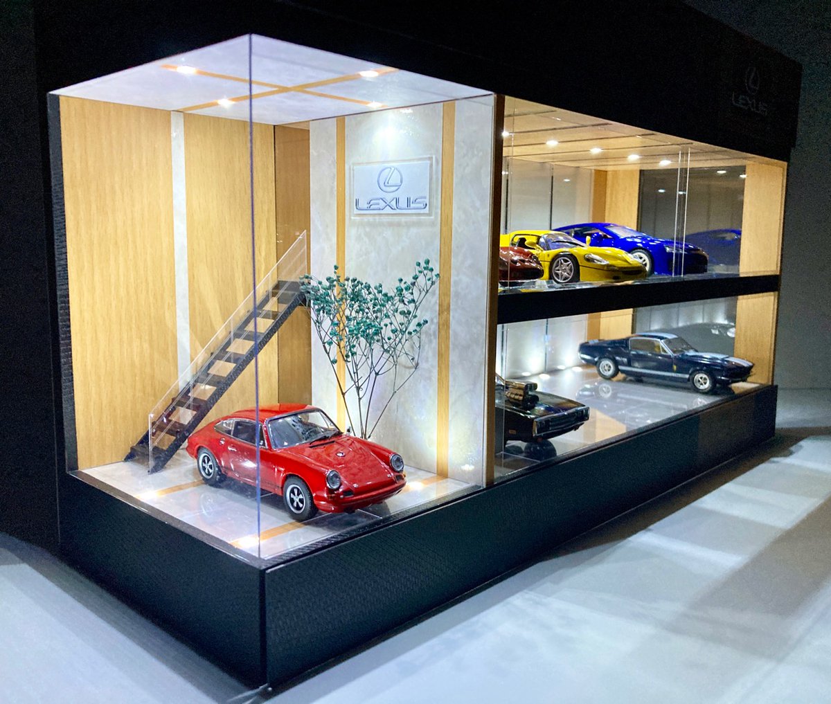 階段.植栽付ディーラー風 2層式・ディスプレーBOX / ネオジオラマ