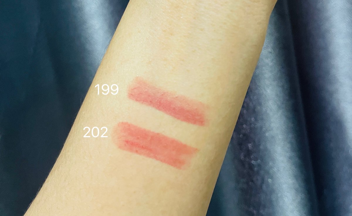 _KATI_L1485's tweet photo. ขอรีวิวลิปน้องเอเอฉบับคนใช้เองใช้จริงอีกรอบ วันนี้ทา 2 สีผสมกันออกไปกินกาแฟกินข้าว หลังกินเสร็จลิปติดหลอดน้อยมาก ปากยังมีสีอยู่เลย ติดทนอยู่นะ อยากให้ไปลองจริงๆค่า เริ่ดเว่อ แม่เอเอคอนเฟิร์ม💖💄
#AAashirakorn #AAMadeMeBuyIt
#LOrealDenimColorRiche
#LOrealMakeupTH #LOrealParisTH https://t.co/PqzbApapNu