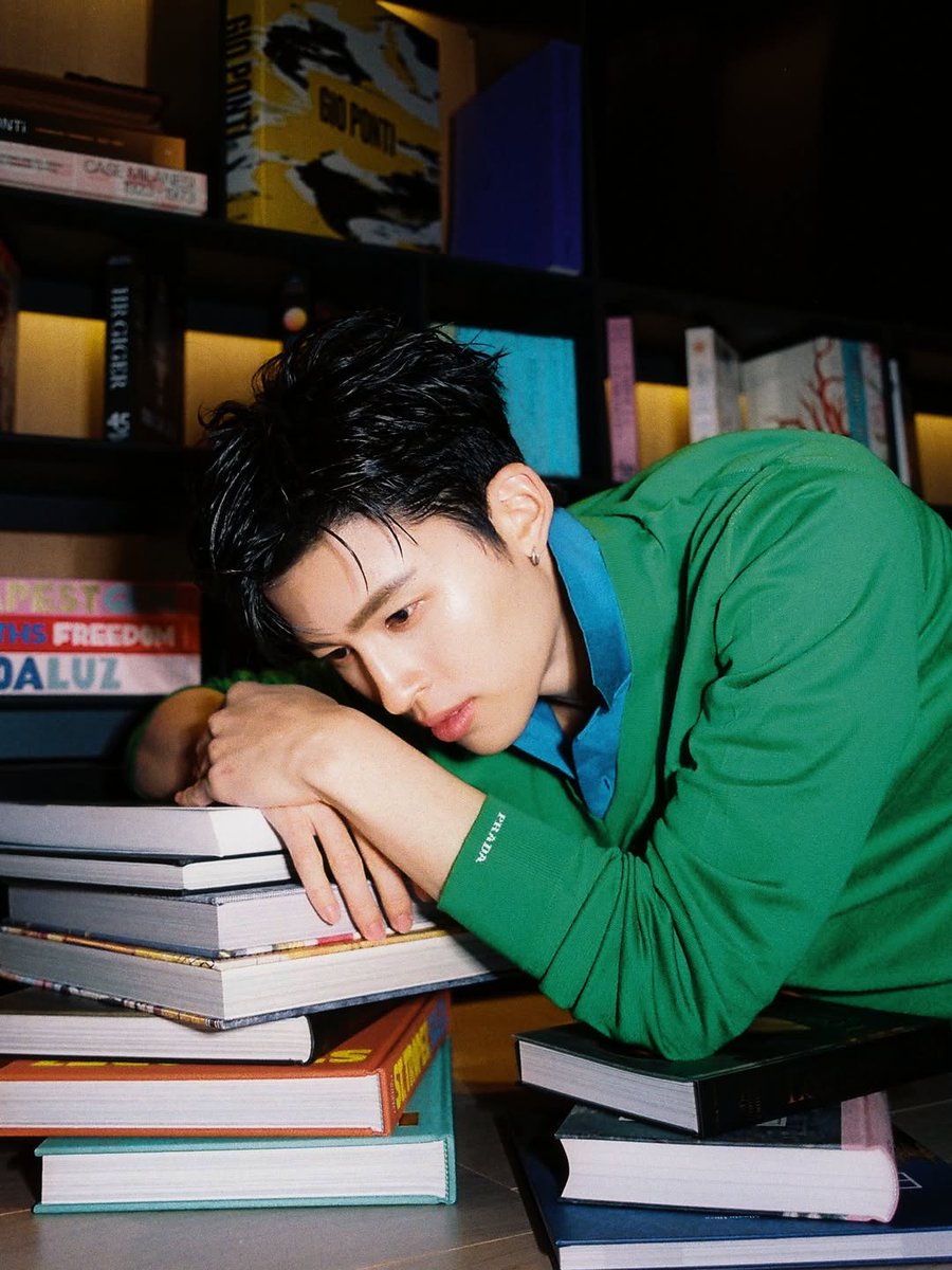 ビジュアルブック PRADA