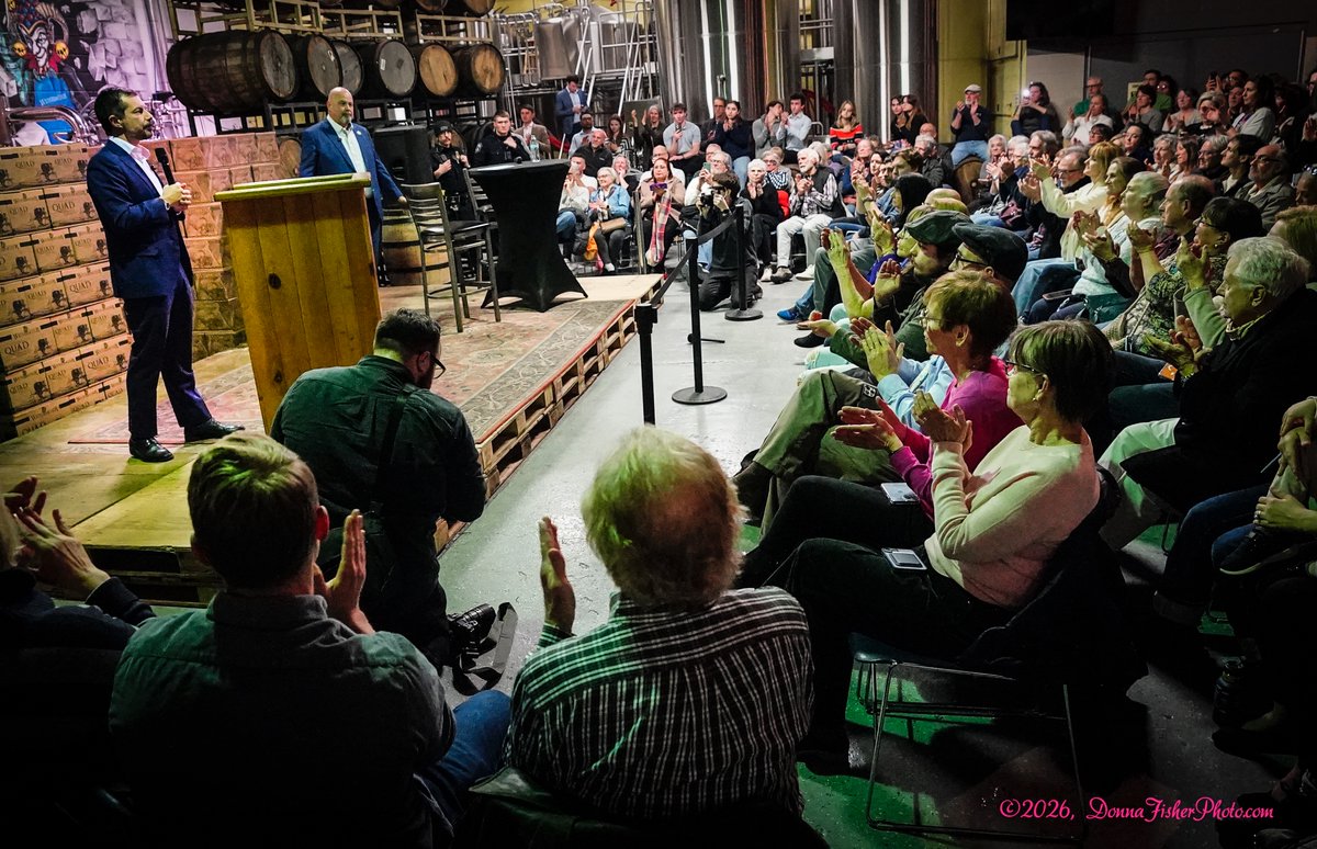 DonnaFisherMC's tweet photo. Pete #Buttigieg campaigns in #EastonPa for
@VoteBobBrooks at @Weyerbacher Brewing. Photos-> https://t.co/Qj2FlOnhzf @SecretaryPete #Pa07 #LehighValley #PaDems #Allentown #BethlehemPa https://t.co/TjqWhIXDdB https://t.co/imu09lg2v8