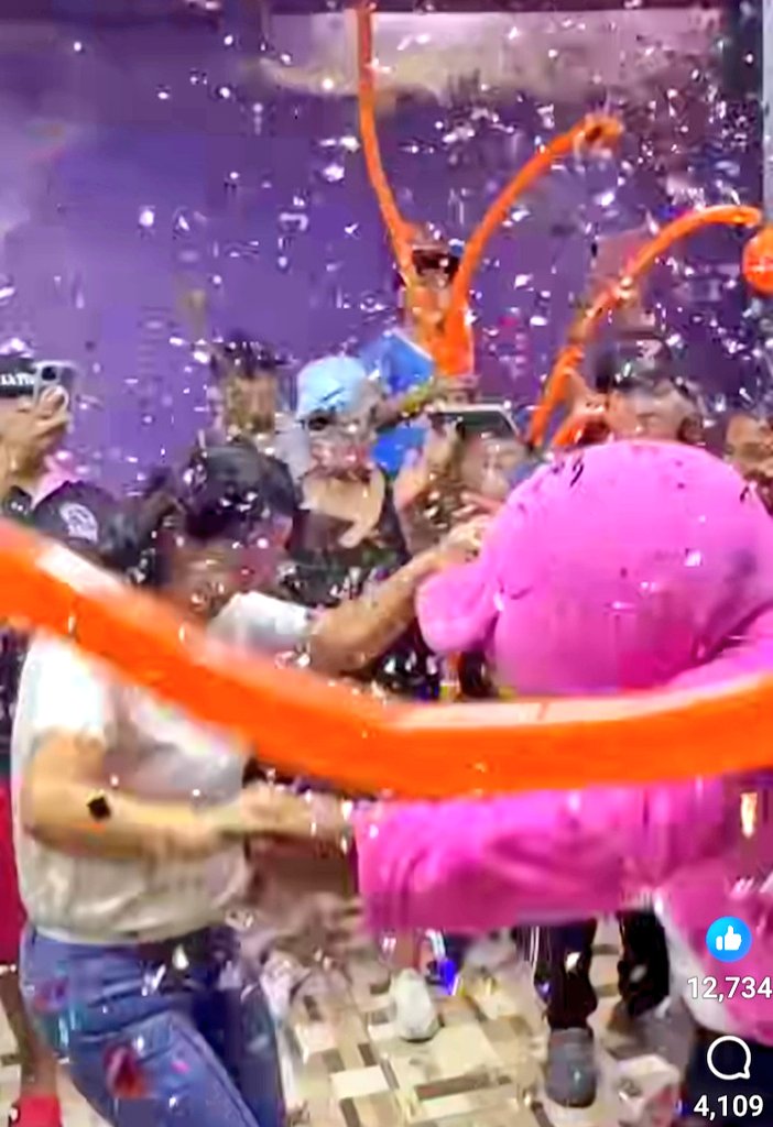 Todos saben que esas encuestas están amañadas por los Cavieres para imponer a <a href="/rlopezaliaga1/">Rafael López Aliaga</a> y seguir saqueando al Perú. No se dejen engañar.
El fujimorismo lleva sus propuestas, el mejor plan de gobierno, a todo el país, llenando de alegría a cada región.
#KeikoPresidenta 2026🇵🇪