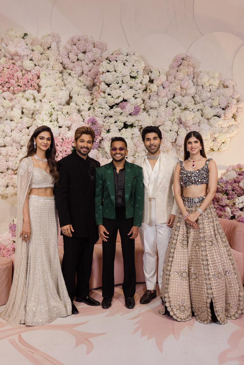 TheNewsof9's tweet photo. The pre-wedding reception of #AlluSirish & #Nayanika became even more special with the presence of #Sukumar, #BoyapatiSrinu, #Atlee and #BasilJoseph ❤️✨
#AlluSirishNayanika #AlluFamily #AlluArjun #Newsof9 https://t.co/gAYp4lsg62