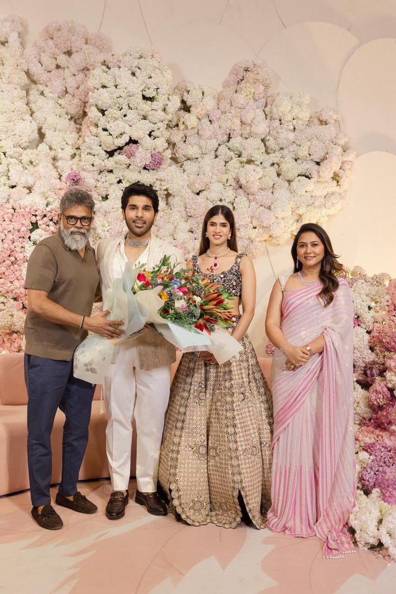 TheNewsof9's tweet photo. The pre-wedding reception of #AlluSirish & #Nayanika became even more special with the presence of #Sukumar, #BoyapatiSrinu, #Atlee and #BasilJoseph ❤️✨
#AlluSirishNayanika #AlluFamily #AlluArjun #Newsof9 https://t.co/gAYp4lsg62