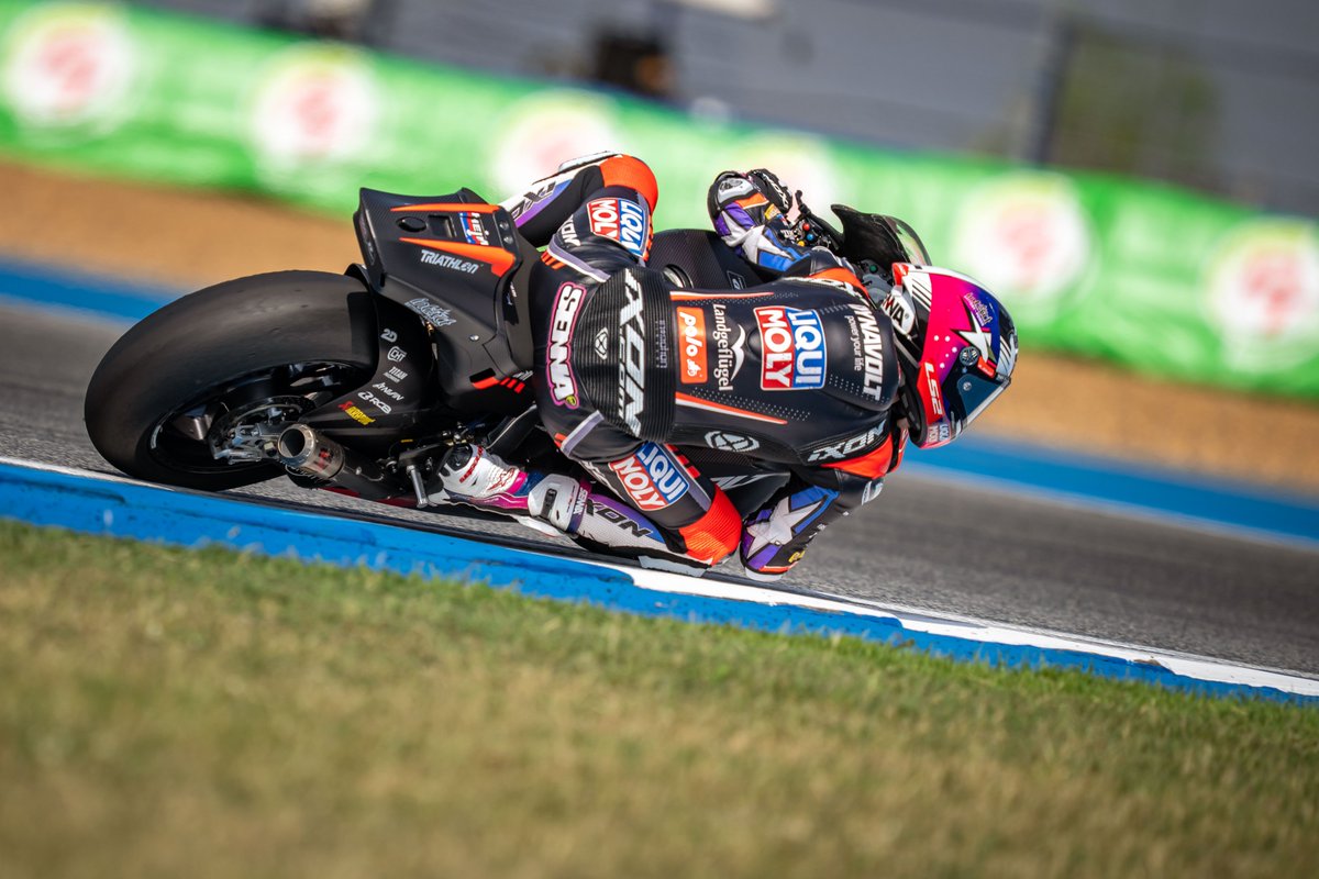 AlessioPiana130's tweet image. #Moto2 #ThaiGP 

Come si poteva percepire dalla dinamica, Senna Agius nel corso della prima partenza della gara Moto2 si è fermato senza preavviso per un problema elettronico, non per un proprio errore. David Alonso se l'è ritrovato davanti e non ha potuto far nulla per evitarlo,