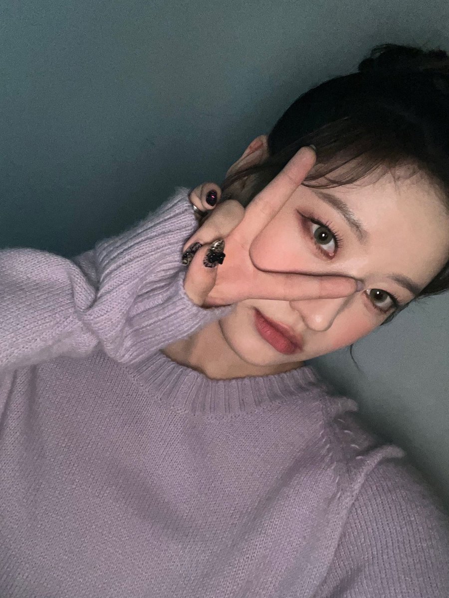 metagirIz's tweet photo. 𝑨 veces solo quiero dormir en mi camita y no despertar nunca y sin embargo siempre hay una chiquitina que me obliga a salir y está vez decidimos ir corriendo al #𝓩𝕚𝐀𑁯𑣿ʼ居住𝐜ōncᥱr𝕥 🪷☆ esperando no llegar tan tarde.

𝚑e͞ɑ𝕣t 𝕓oom ♡̶ #𝕚sɑg𝕚 ¡! https://t.co/AYHGICQ2Cp