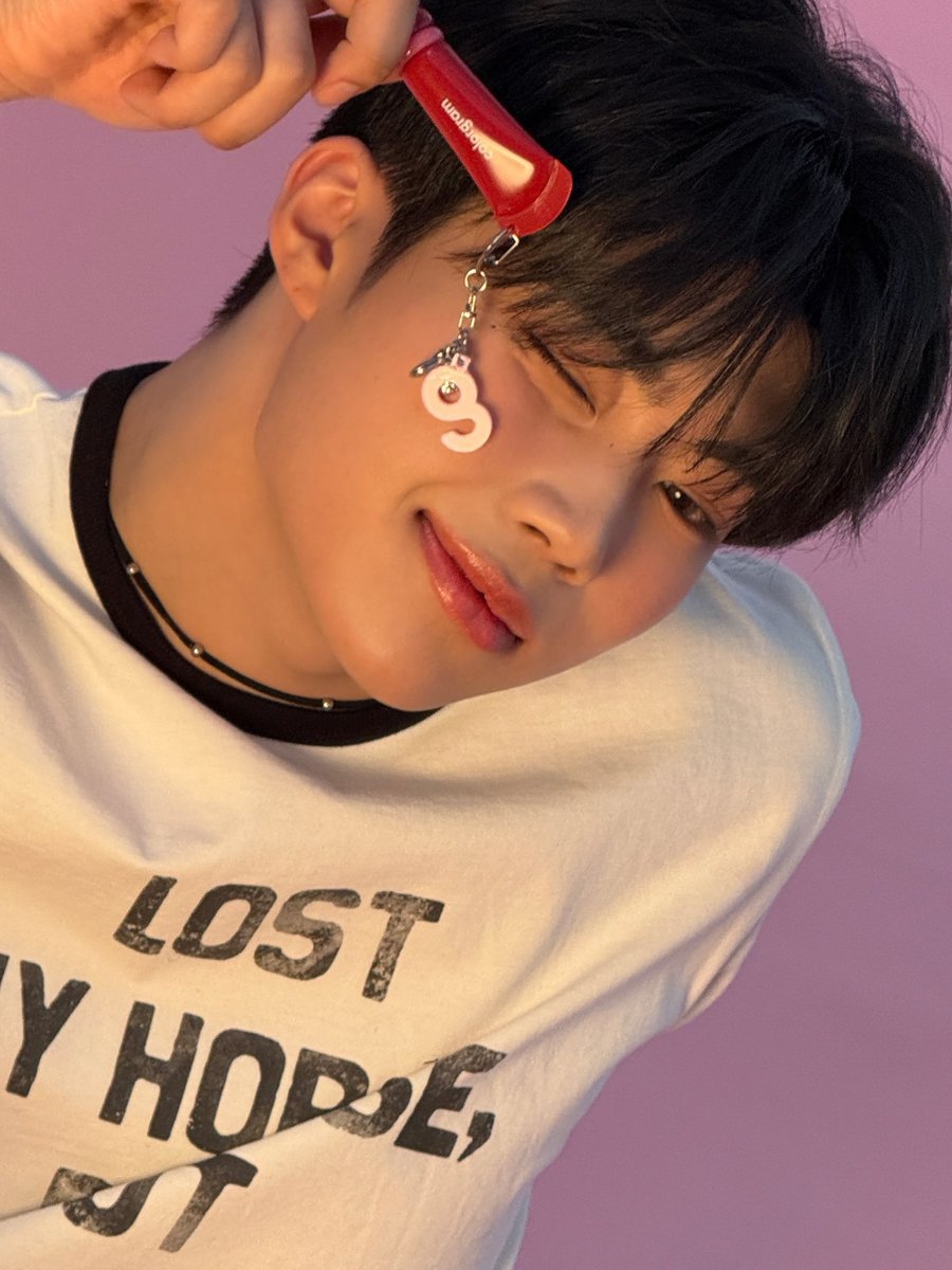 KALAU DIATAS KATA CANTIK ADA YANG LEBIH CANTIK ITU PASTI PARK GUNWOOK!! BEYOND CLOUDFALL BEYOND EXPECTATION BAHKAN SELURUH TEMPLATE CEGIL AJA GAK CUKUP UNTUK MENGGAMBARKAN KECANTIKAN PARK GUNWOOK. DOKTERR!! TOLONG DOKK AKU STRESS AUGHH!! APAHH?! MINUM OBAT?! TIDAAK!!