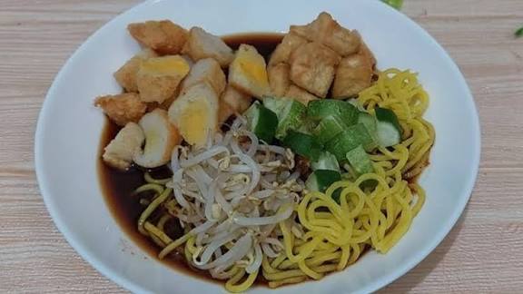Kalian tim yang mana.?
Mie ayam atau rujak mie.?