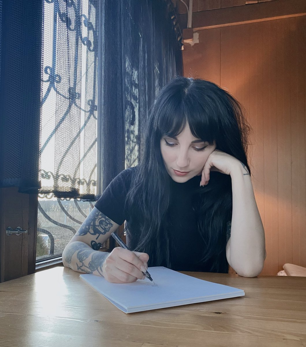 axstonee's tweet photo. me vs my sketchbook https://t.co/MEkPXiVqSy