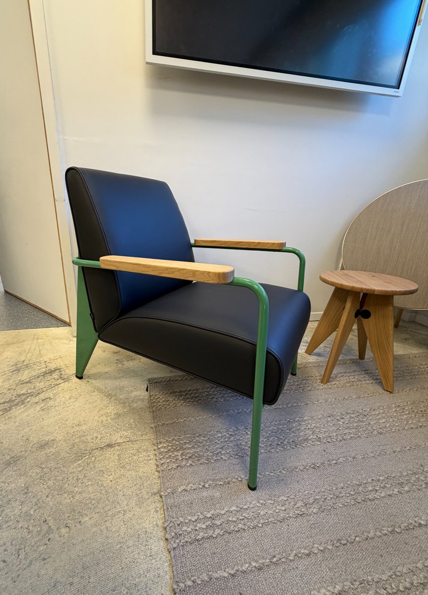 jacob_hanna's tweet image. #Escapism: when you insist on having your new lab office reading armchair installed the week your pre-validated lab coordinates for missile targeting may get validated again any minute :)