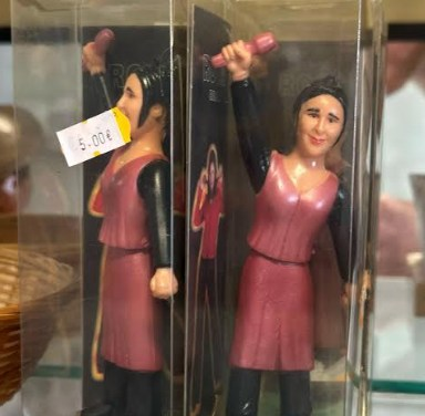 SantiLiebanaR's tweet photo. Me parece maravilloso que se vendan figuritas de Rosa de Operación Triunfo 1, pero que por la cara parezcan Kiko Rivera disfrazado. https://t.co/cRZLO4CTtl