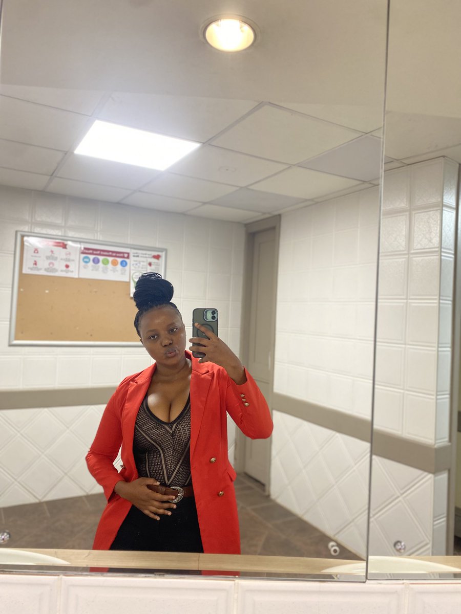 nkambule_nonhle's tweet photo. Tuesday 😍! https://t.co/bSLesu4NBw