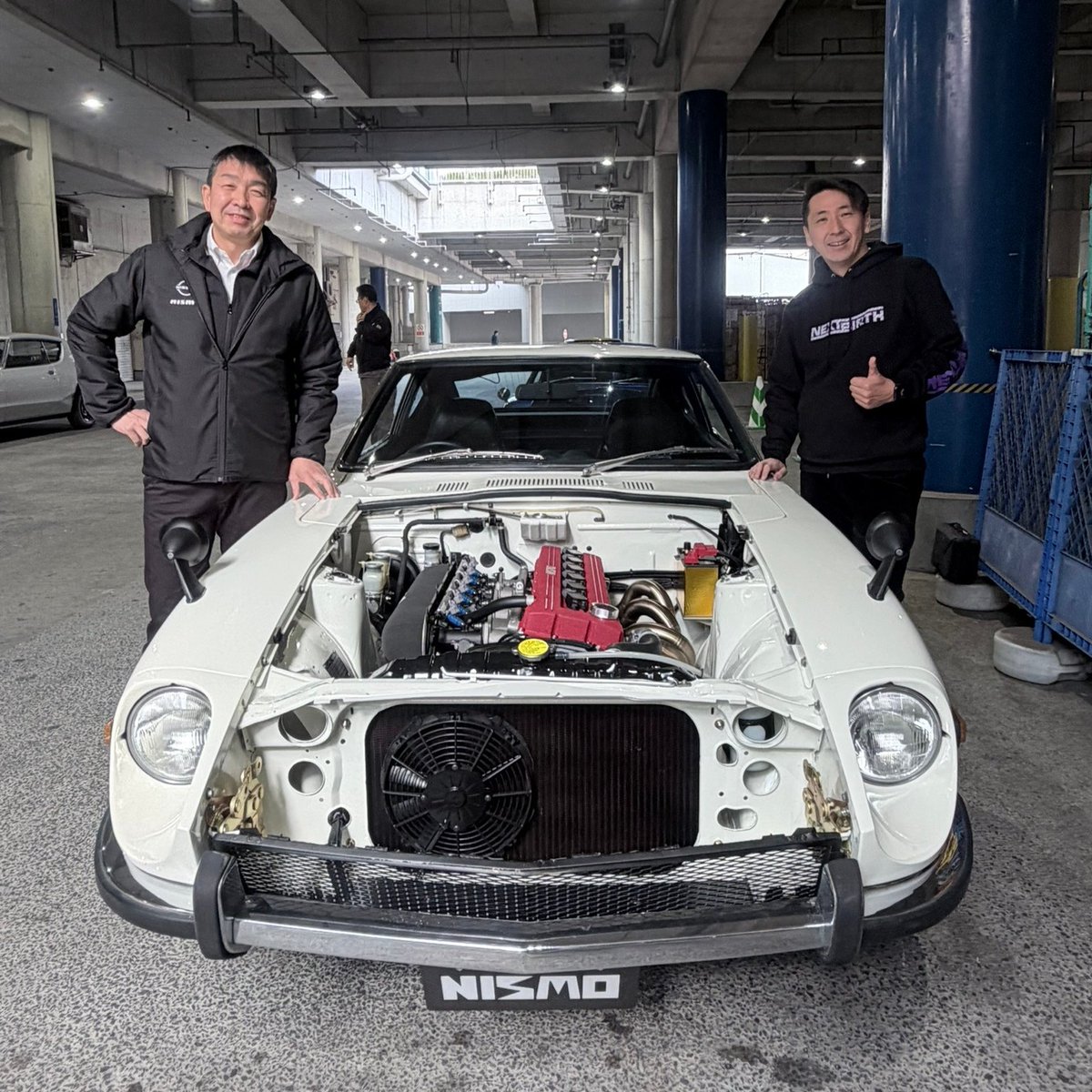 NISMO_JP's tweet photo. 【#Nostalgic2days】

2/22(日)に行われた「ショップデモカー走行入場」🚗

L型6気筒エンジン用DOHC変換パーツキットを搭載した #NISMO のデモカー #S30 が入場

松田次生監督が助手席に😊

Nostalgic Hero公式YouTubeチャンネルの配信アーカイブでご視聴いただけます👀
https://t.co/r8Q0PYMSVE https://t.co/68TEZsh0nO