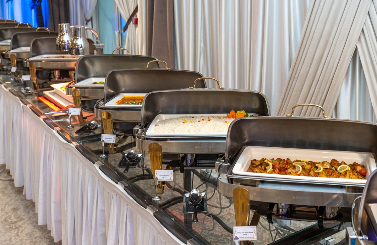 Ezdanhotels's tweet photo. هل أنتم مستعدون لإفطار شهي؟ 😋
استمتعوا بالأطباق الشرقية والمميزة في بوفيه مطعم الثريا . 🍛✨

🍽 الإفطار: 
:  200 ر.ق للشخص
السحور
:  140 ر.ق للشخص
القسائم مقبولة
📞 44969600 | 50900173 https://t.co/AwelbvTW65