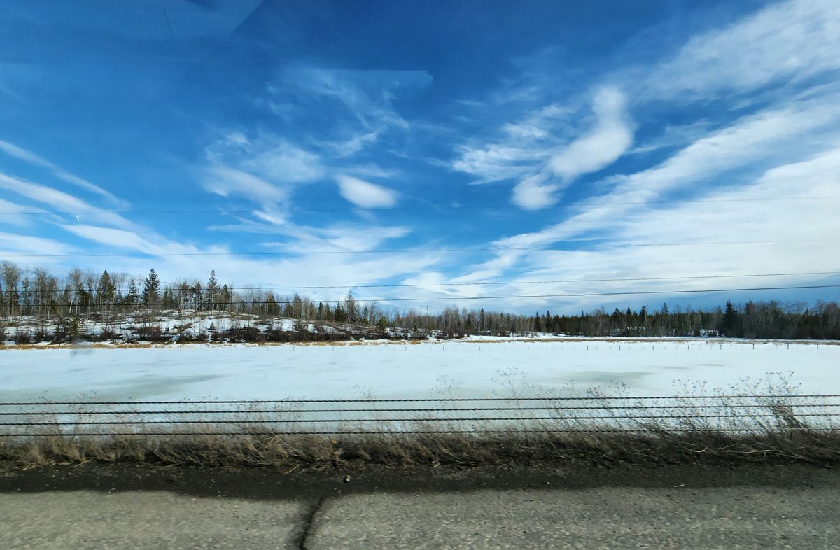 beesley_gillian's tweet photo. Have a terrific Tuesday, twitterpals. Lakes are still frozen over, but this one about 450km south of us is showing signs of impending thaw. Stay kind, and take care😇 #BCWinter https://t.co/K69EMn4Pr1