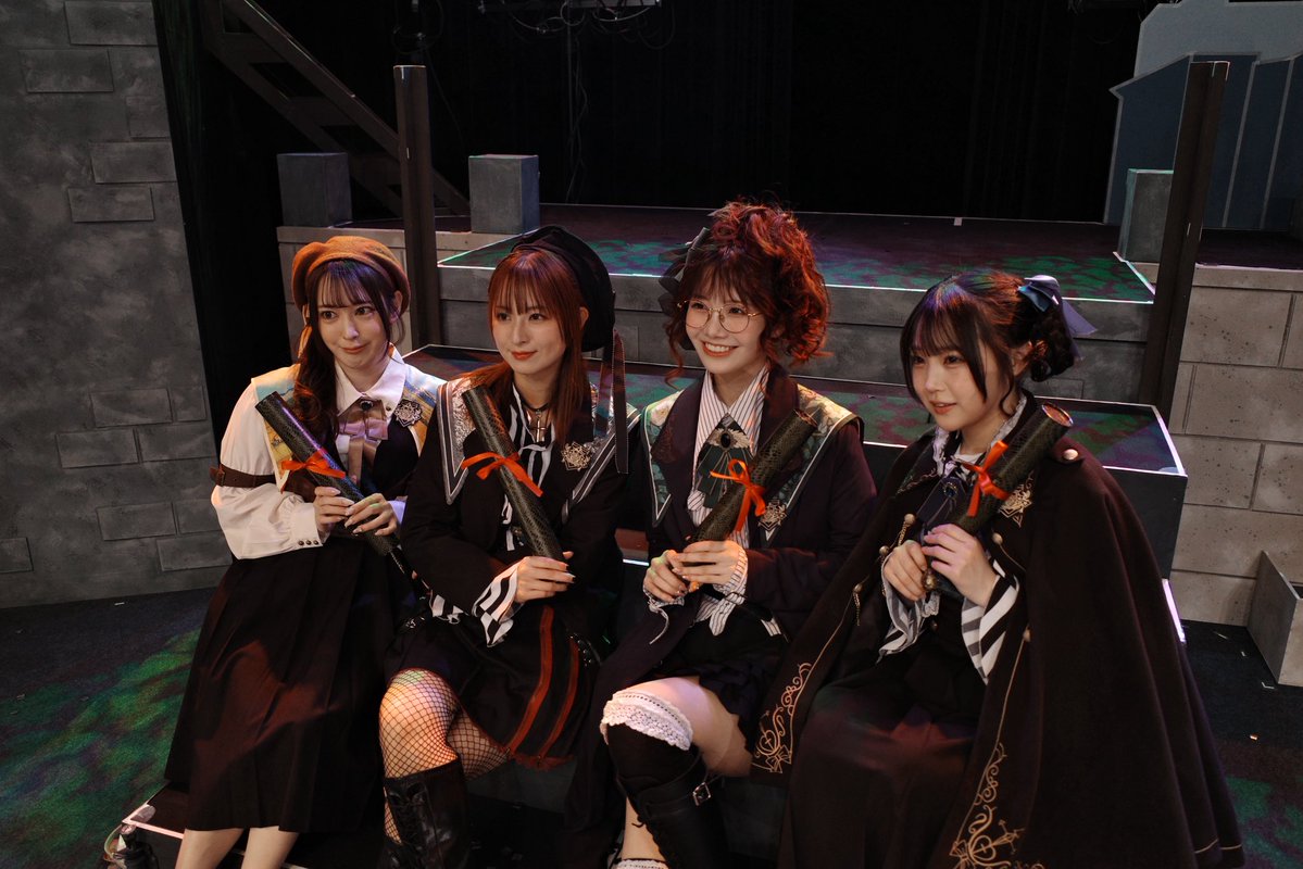 #イリスノワール
そして寮長のみんなとも😻🫶
毎日日替わり考えたり、寮長だけのシーンも今までより多かったから楽しかったなー！本当にみんな面白い人達すぎて毎日笑ってた！

何味のカヌレがたべてみたい？？？😇