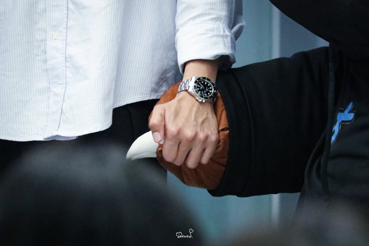 : ทำไมวินนี่ถึงชอบจำมือสำรวยอะ แบบจับนิ้วอะ
วินนี่ : ก็ผมเป็นพ่อมันอะ🥹