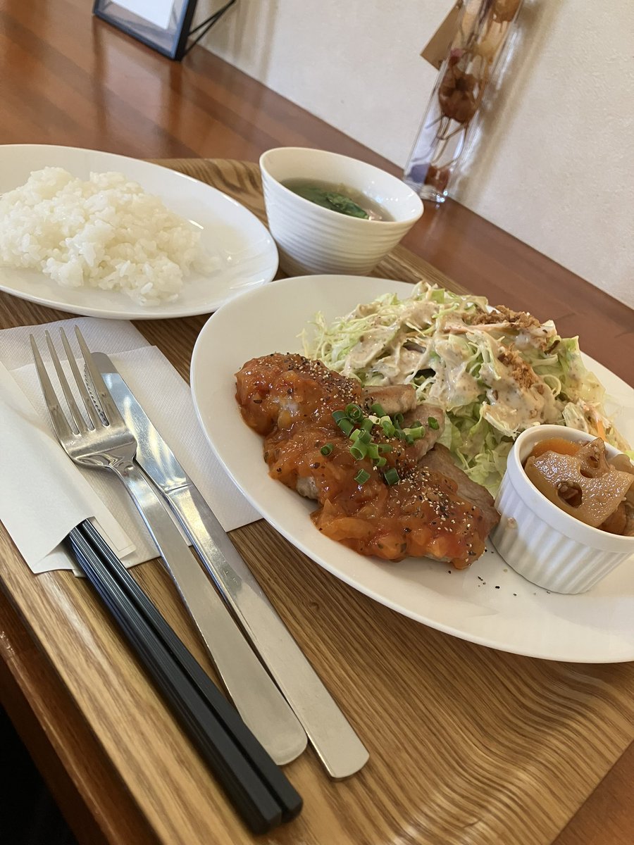 tmk12061's tweet photo. 今日も美味しいお昼ご飯🍚✨
豚ヒレのソテ〜 トマトソース🍅ご馳走様でした(-人-)🍀
PM2:37 福岡の空☁️🌀🍃 https://t.co/F767rIK8Jg