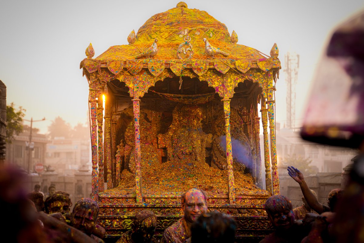 JagannathaDhaam's tweet photo. Dola Jatra is one of the twelve sacred yatras of Mahaprabhu. On the auspicious occasion of 'Dola Purnima' (Falguna Purnima), special rituals are performed at the 'Dolabedi'. As the representative of Mahaprabhu, Shree Dola Govinda, Shree Devi and Bhu Devi proceed in a palanquin to the 'Dolabedi'. At the 'Dolabedi', special rituals are performed along with Bhoga offering, Bandapana and Fagu playing.