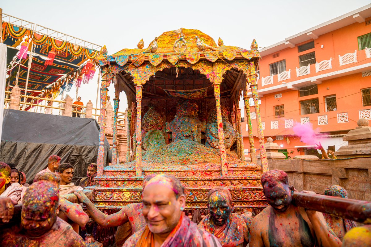 JagannathaDhaam's tweet photo. Dola Jatra is one of the twelve sacred yatras of Mahaprabhu. On the auspicious occasion of 'Dola Purnima' (Falguna Purnima), special rituals are performed at the 'Dolabedi'. As the representative of Mahaprabhu, Shree Dola Govinda, Shree Devi and Bhu Devi proceed in a palanquin to the 'Dolabedi'. At the 'Dolabedi', special rituals are performed along with Bhoga offering, Bandapana and Fagu playing.