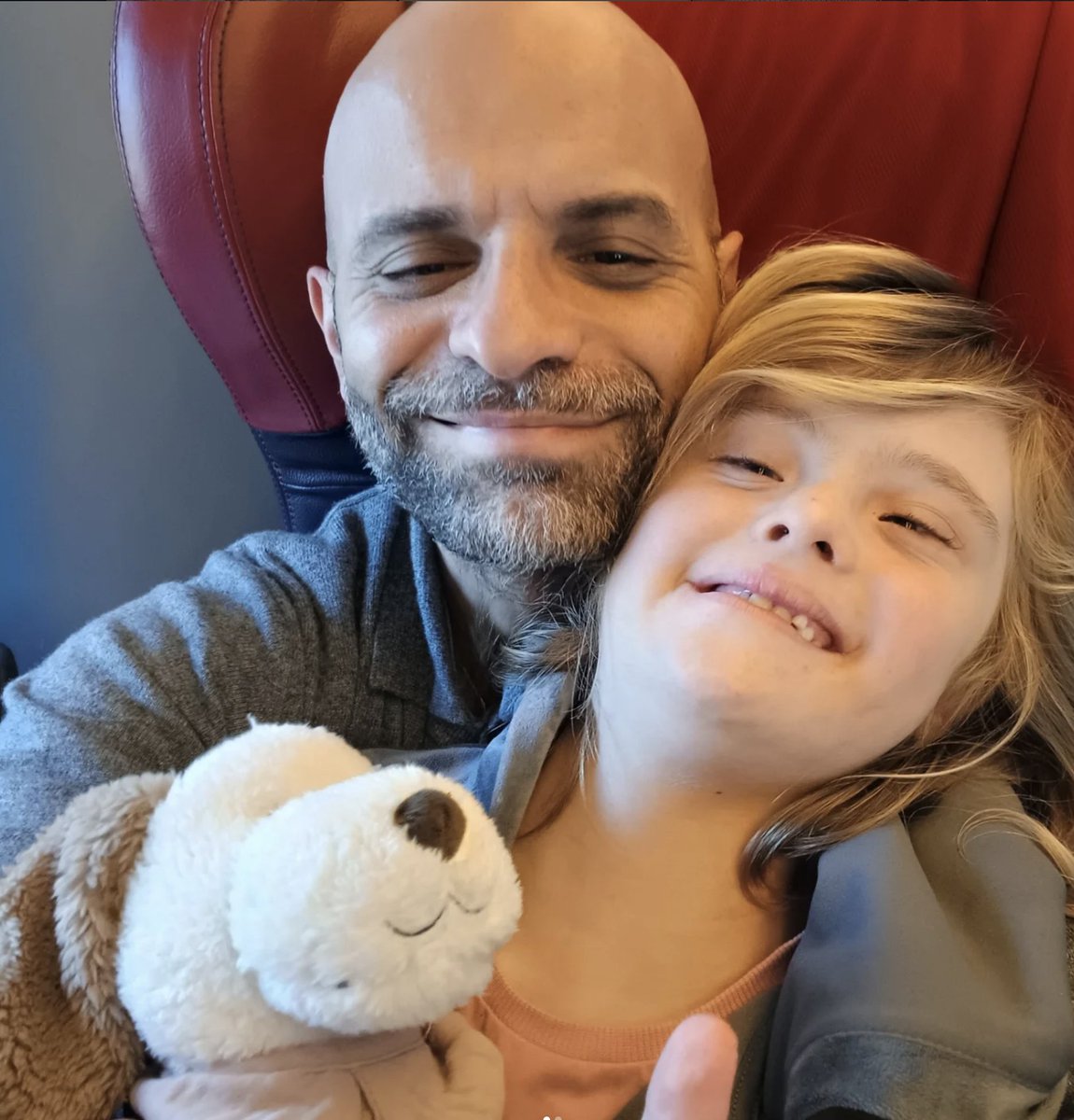 trapaluca's tweet photo. Per Alba è stato molto importante andare in televisione e sentirsi protagonista della sua storia. Non solo la storia dell’adozione, ma quella della sua famiglia, dei suoi nonni, di Florinda, di Francesco. E soprattutto la storia della sua diversità, della sua disabilità. https://t.co/yUeRoLfpmX