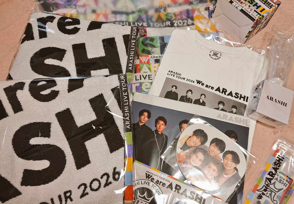 嵐のグッズ届いたー😆✨ いろんな感情があるけど楽しみが一番強い