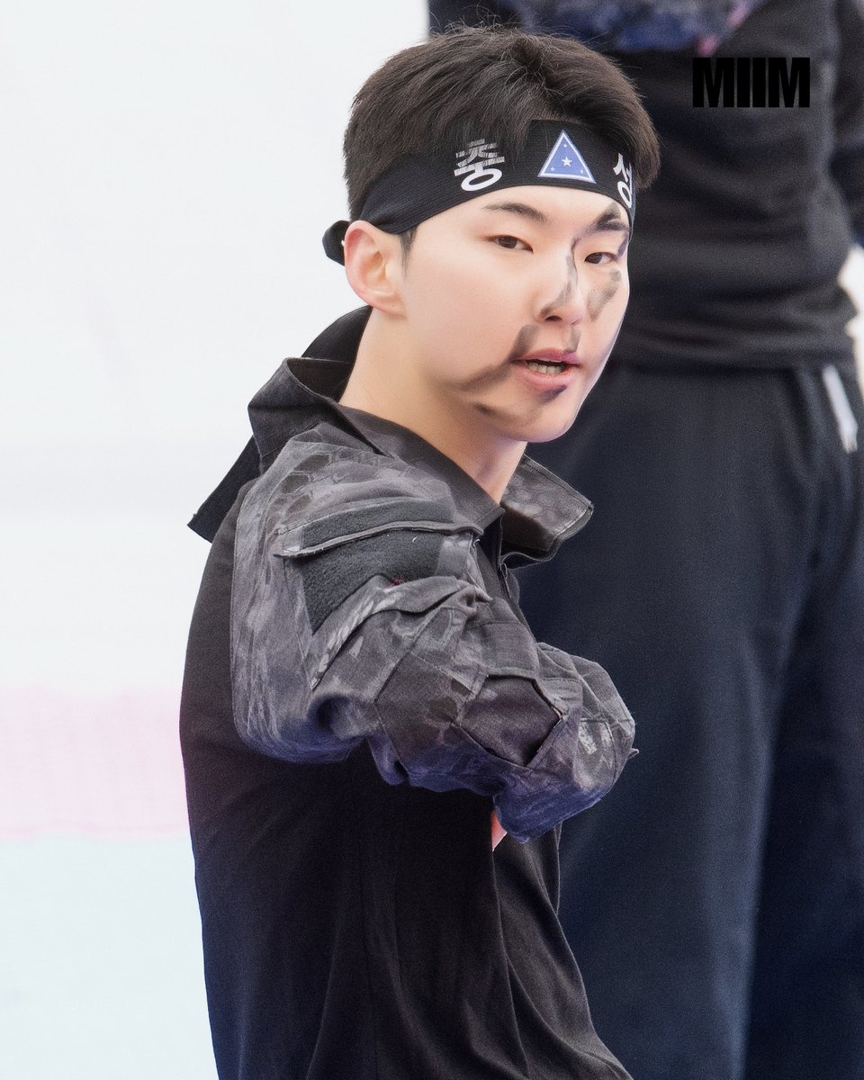 [EXCLUSIVE] 충성! 일병 권호시 ‘숨이차’ 말아왔습니다! 🫡🥋

이 작은 햄찌의 무대 장악력 뭐야!🫢🐹
이게 바로 햄스터에서 용맹 호랑이의 새로운 진화 아니냐고…🐯✨

⭐️밈에서만 단.독.공.개. 세븐틴 ‘숨이차’ 태군무 퍼포먼스 풀버전⭐️ 🥋
📎 instagram.com/p/DVaVXziieF9/…