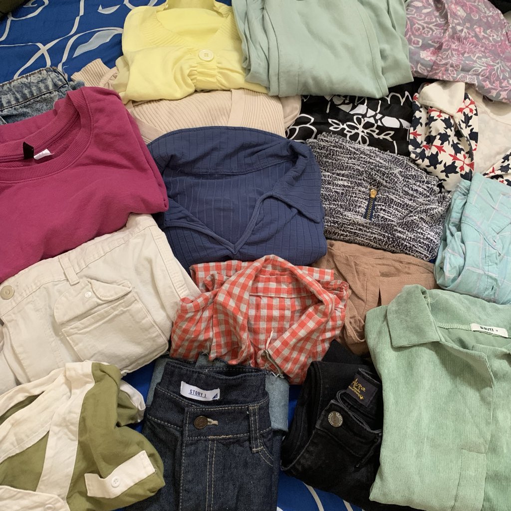 lunavees's tweet photo. hii aku mau preloved ada atasan, kemeja, rok denim/jeans, one-set, dress, harga 10-25k ajaa udah incl admin oren🍊 https://t.co/MYzQVDuhEN