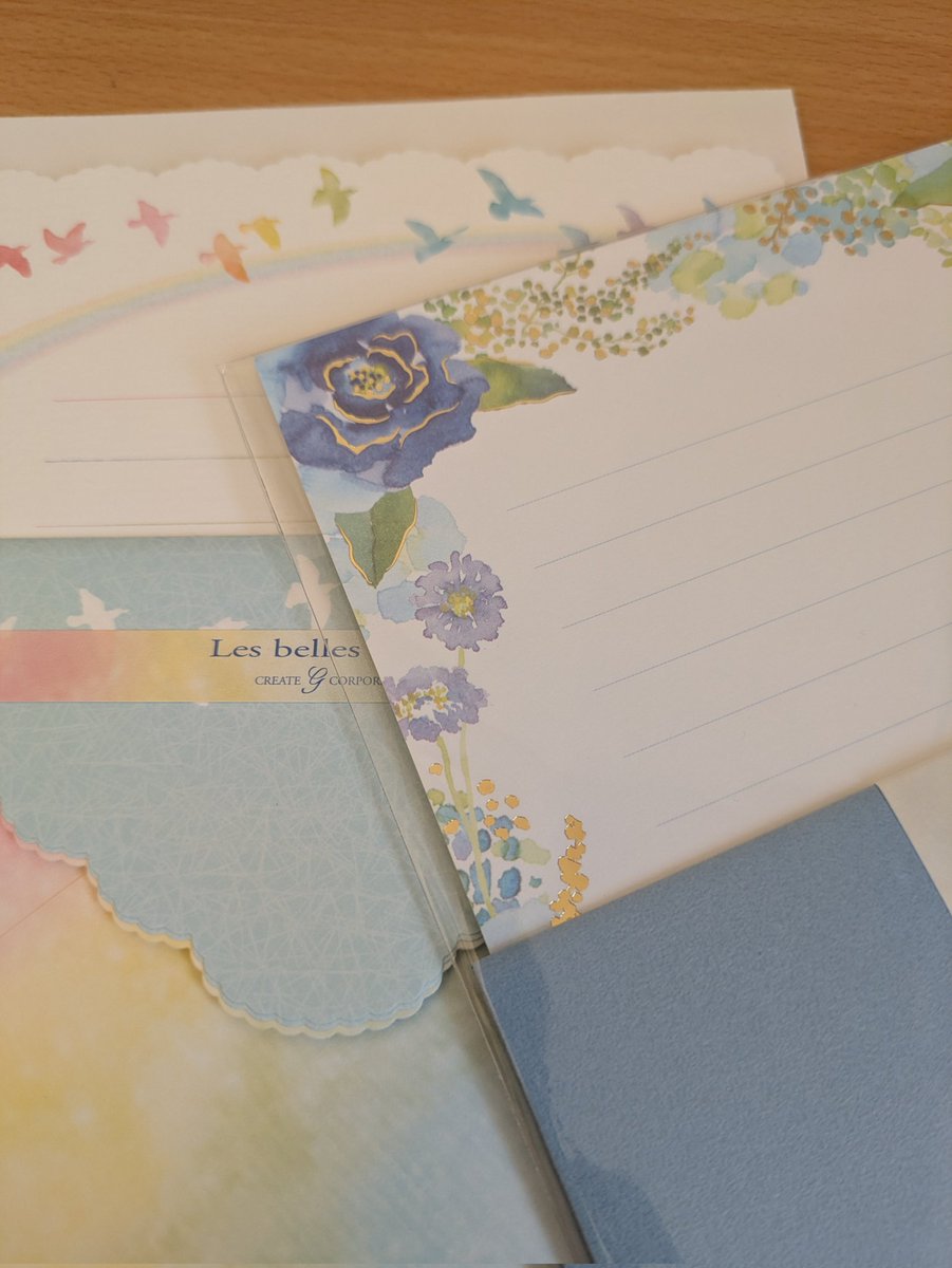 ファンレターでも書くか…とセット便箋を買ってきて、一人目で2柄あるうちの片方使い果たした（封筒だけ残る長文オタクあるある）