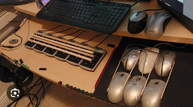 Limal432320's tweet image. Productivity setup, scaled.

#GamingLife #Multibox #TellUsYourAnEVEPlayerWithoutTellingUsYouAreAnEVEPlayer #justcreators #eveoline