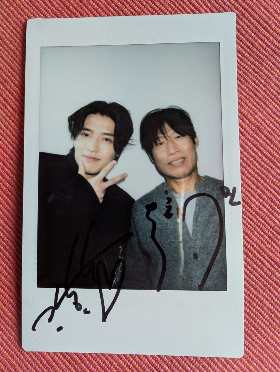 hanurunrun2's tweet photo. なーんと！お二人のサイン入りチェキ、当たってしまいましたー🥰嬉し過ぎて、心臓バクバクです💓
ほんとにほんとに、ありがとうございました〜🙏🙏🙏 https://t.co/SgXlucLA9d