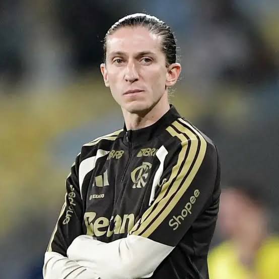 É direito do clube fazer as mudanças que julgar necessárias. É direito do torcedor cobrar dias melhores. E é dever do jornalista registrar tanto os bons quanto os maus momentos.

Mas há algo que não deveria ser negociável: gratidão e respeito.

O Flamengo poderia, sim, demitir o
