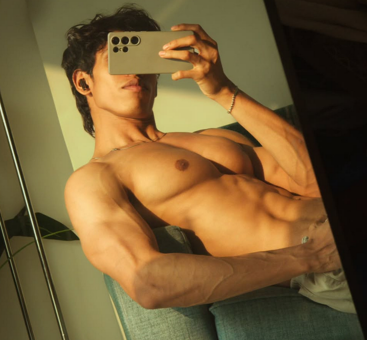 imdevelopr's tweet photo. Thinking about caging a new sub… maybe it’s you? Slide into my DMs and prove you’re desperate enough to crawl. Pathetic, but hilarious 😏🔒 https://t.co/z3Z8tkKy8I