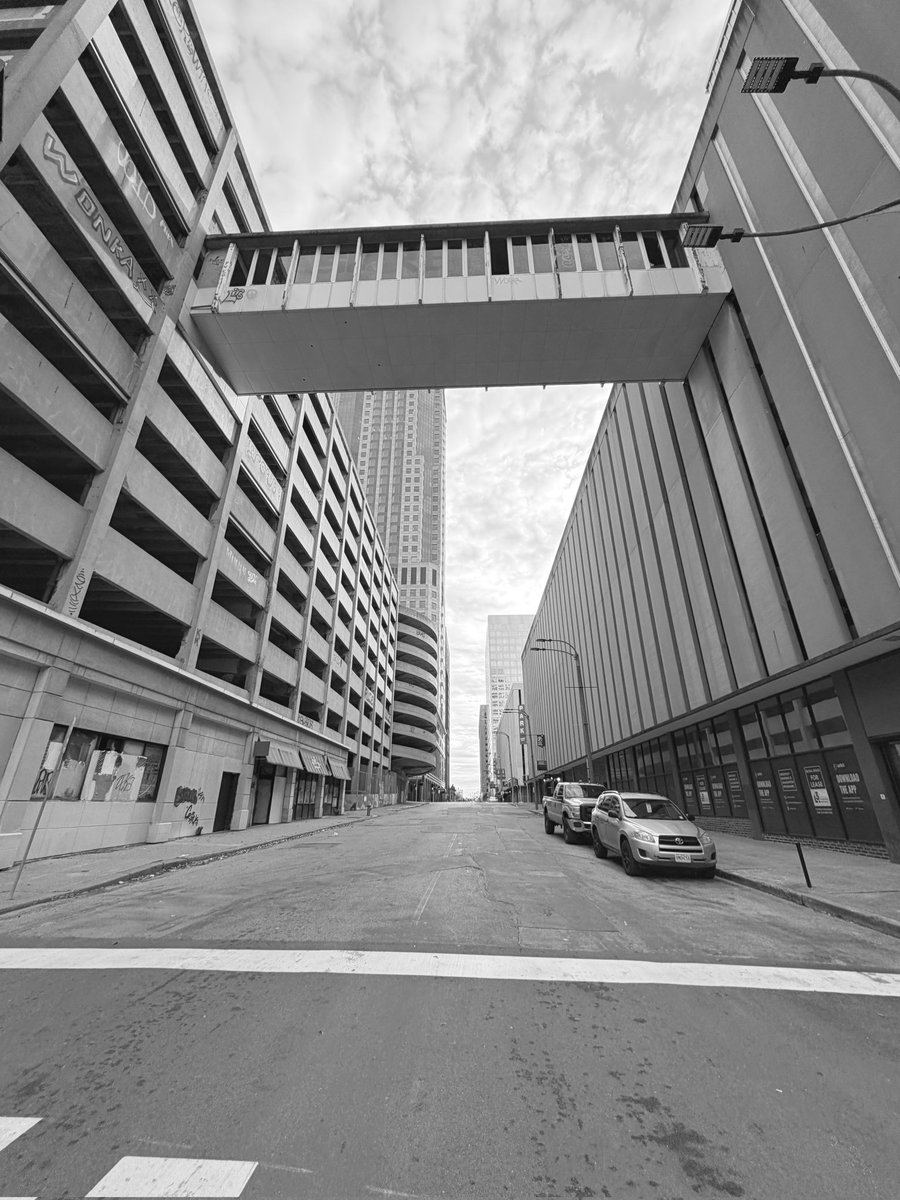 vintiga's tweet image. Random Shot

#RandomShot #RandomFind #WinterDay #WinterMorning #Downtown #DowntownStLouis #StLouis #WalkAbout #PhotographyIsArt #Photography #Outside #BlackAndWhite #BlackAndWhitePhotography #ShotOniPhone #iPhone #iPhone17 #iPhone17ProMax