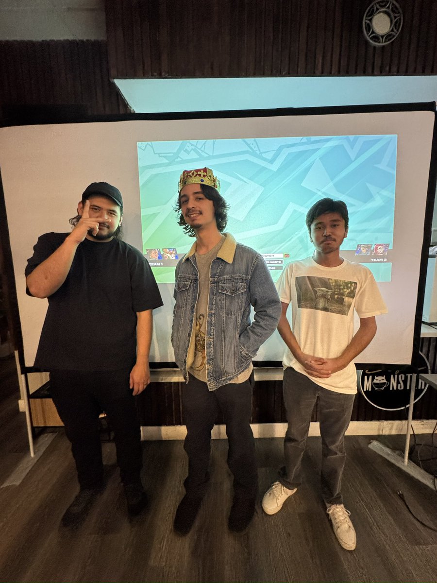 FatHandsFGC tweet media